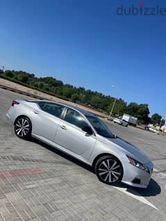 Nissan Altima 2019 SR . . Nice Car and very Clean
