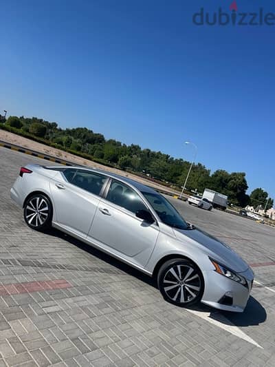 Nissan Altima 2019 SR . . Nice Car and very Clean