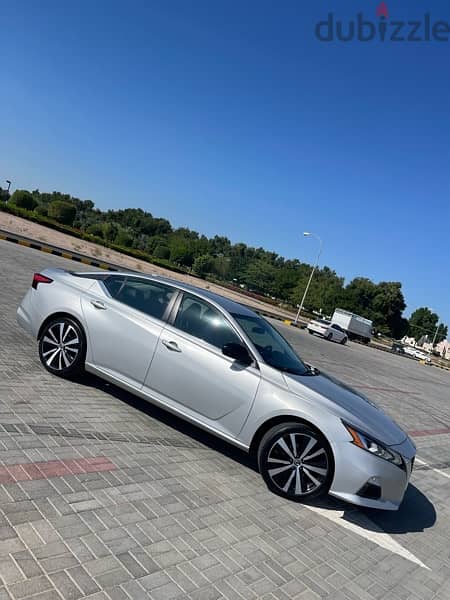 Nissan Altima 2019 SR . . Nice Car and very Clean 0