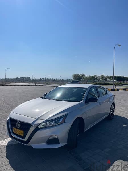 Nissan Altima 2019 SR . . Nice Car and very Clean 5