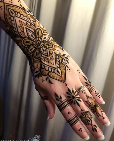 Henna designer available for Home Services