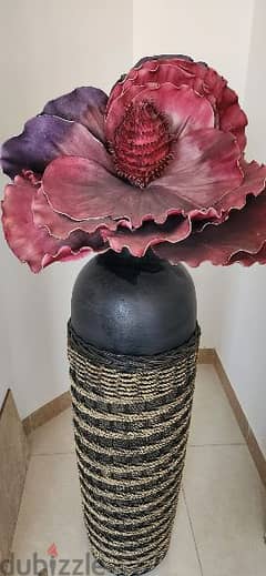 Large decorative vase with giant flowers buying price was 40 riyals 0