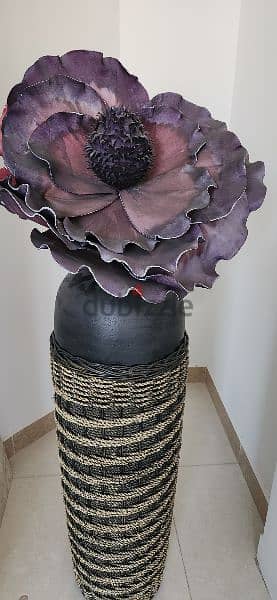 Large decorative vase with giant flowers buying price was 40 riyals 2