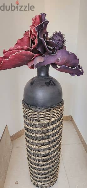 Large decorative vase with giant flowers buying price was 40 riyals 3