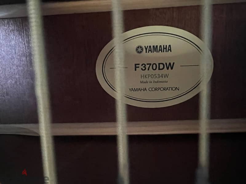 Yamaha F370DW Guitar (Includes an amazing bag) 6