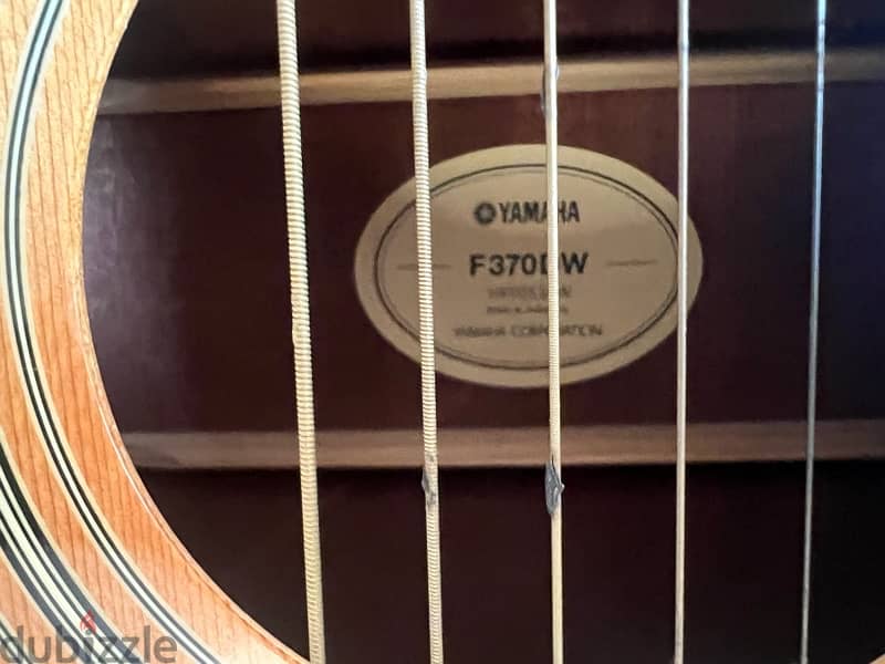 Yamaha F370DW Guitar (Includes an amazing bag) 7