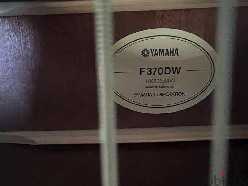 Yamaha F370DW Guitar (Includes an amazing bag) 11