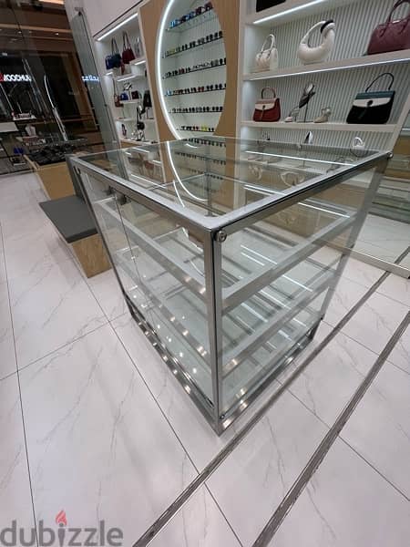 product glass display 1