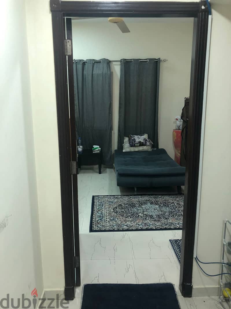 1 Single Room with attached washroom and sharing kitchen avaialble 1