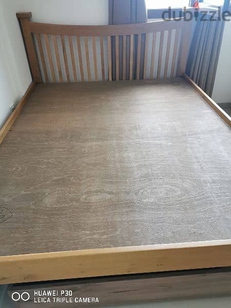 solid wooden queen size bed 0