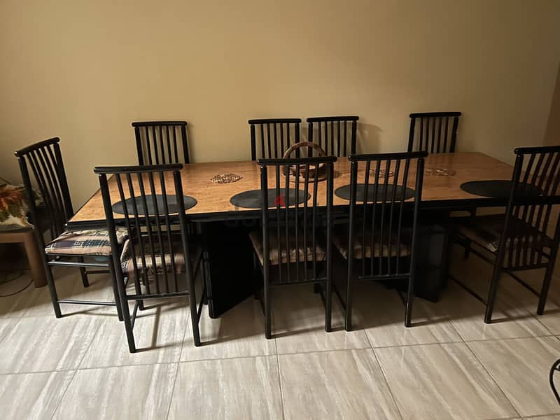 Dinnig table with 7 chairs 0