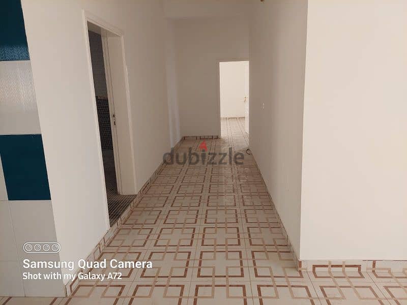 3 Floor appartement for sale suitable for investment 2
