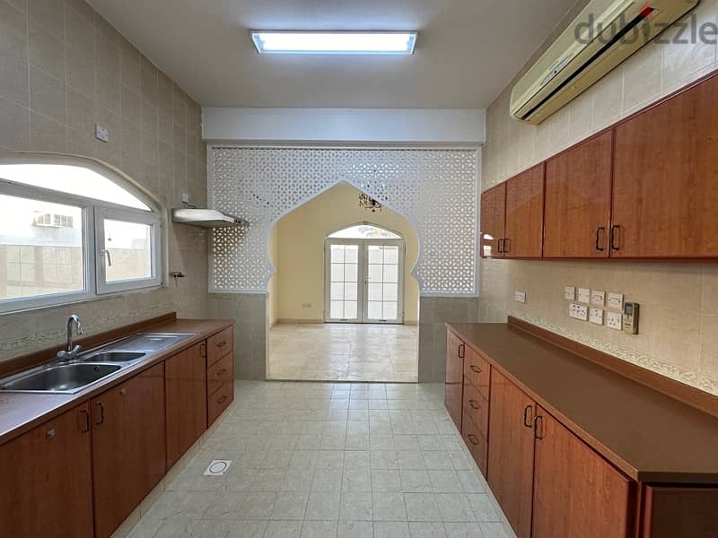 beautiful 3 bedrooms villa in madinat al_sultan Qaboos 9