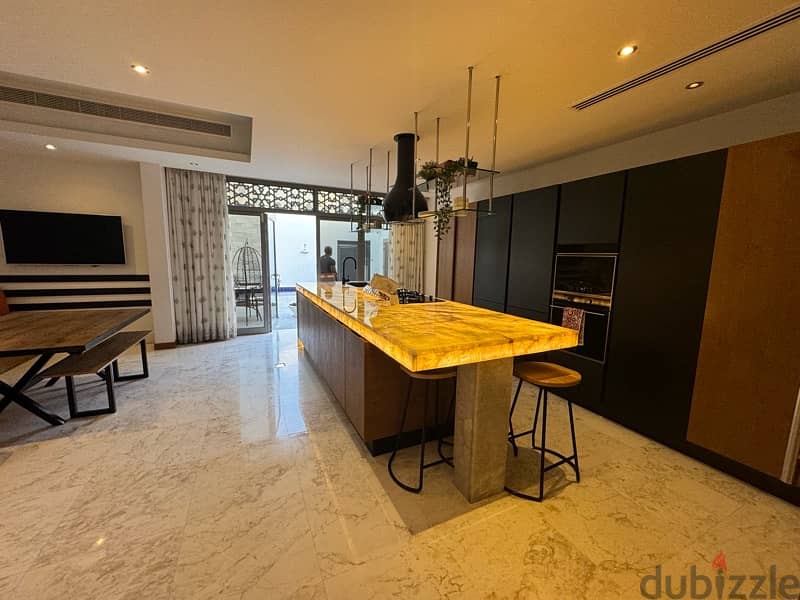 Exclusive! Renovated 5BR villa in shatti qurum for sell and rent 1