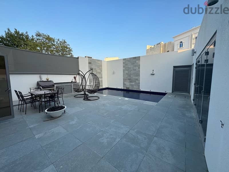 Exclusive! Renovated 5BR villa in shatti qurum for sell and rent 2