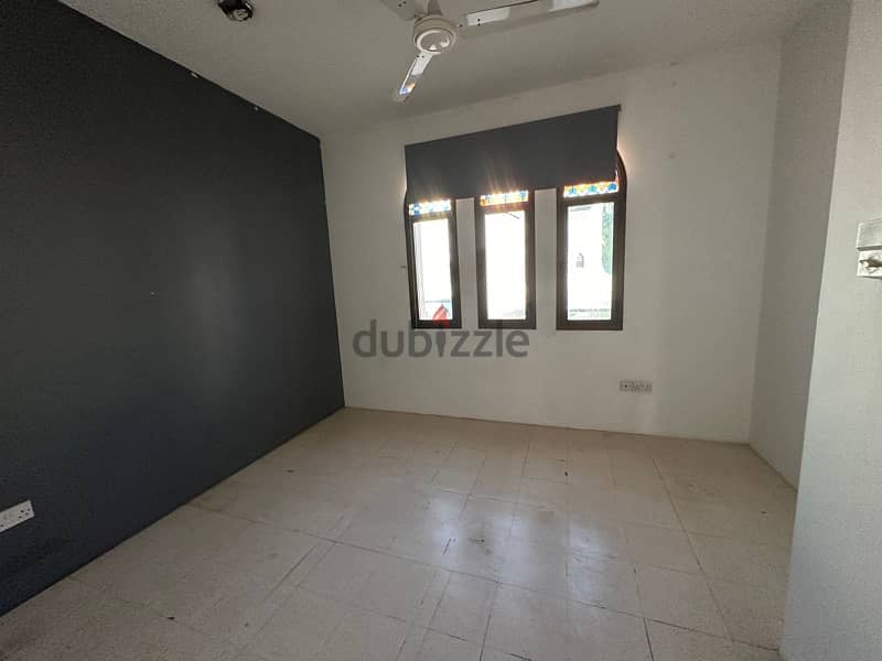 cozy 3bhk villa for reny in shatti al qourum 6