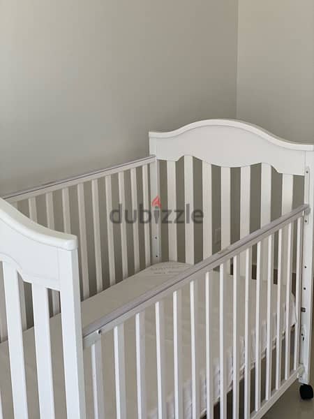 Juniors Charlotte Height Adjustable Baby Crib with Mattress 1