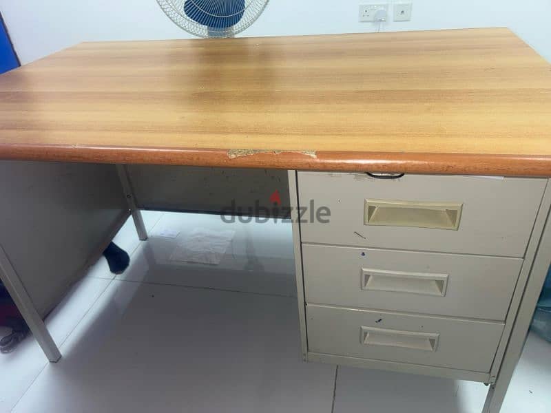 1 pcs table good condition 0