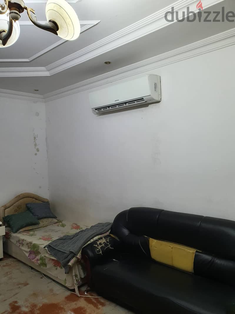 Room for rent with elc water wifi and maintain 2