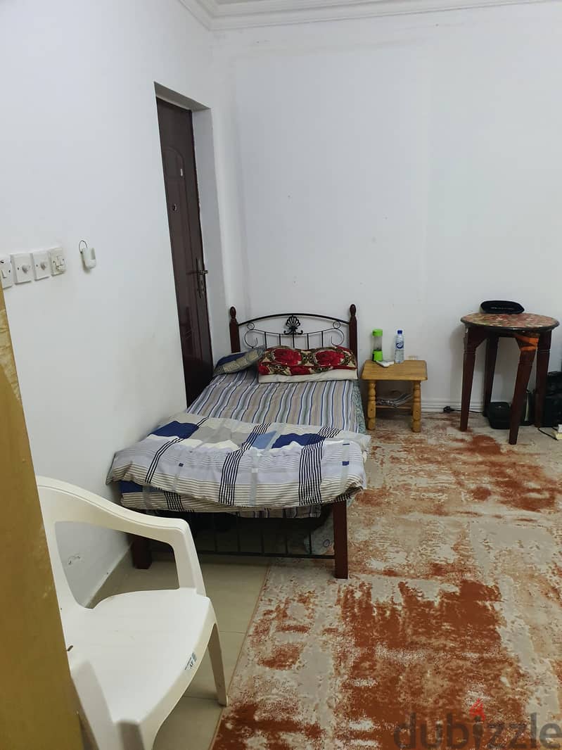 Room for rent with elc water wifi and maintain 5