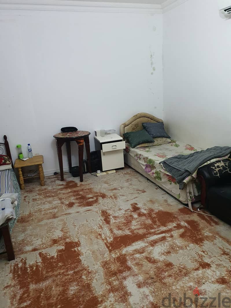 Room for rent with elc water wifi and maintain 6