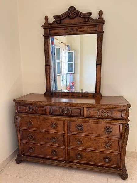 dressing table very good 1