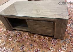 طاولة مميزة خشبية بتصميم أنيق متعدد الاستخدامات