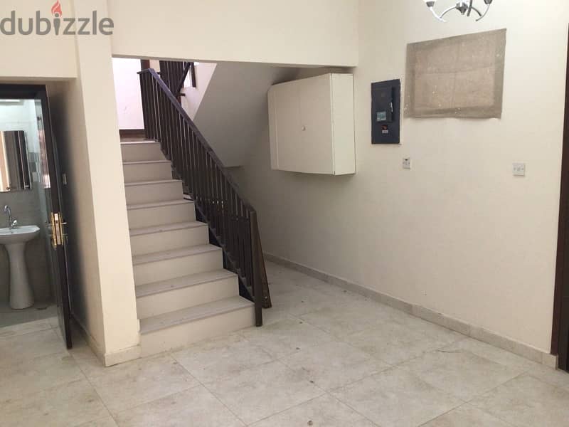 spacious 4 bhk villa in mumtaz area ruwi maid room balcony security 7