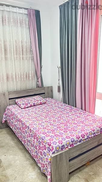 اثاث غرفة نوم للبيع - Two single beds for sale 1