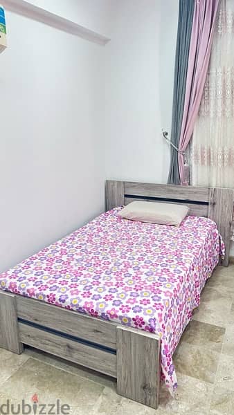 اثاث غرفة نوم للبيع - Two single beds for sale 2