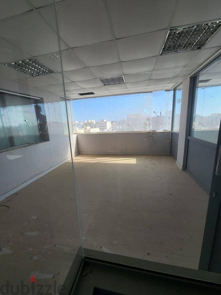 مكتب للإيجار ( صلالة ) office for rent ( salalah ) 3