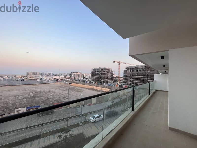 3 BR Spacious Apartment in Lagoon Residences for Sale 9