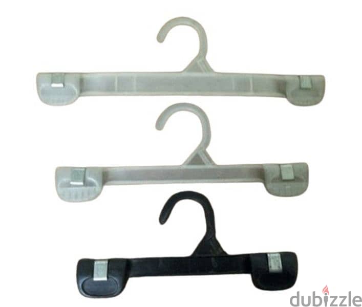 clip hangers and plastic hangers 1