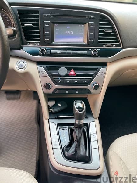 Hyundai Elantra  No 1  full option 2018 very clean Oman AGENCY 2000 cc 6