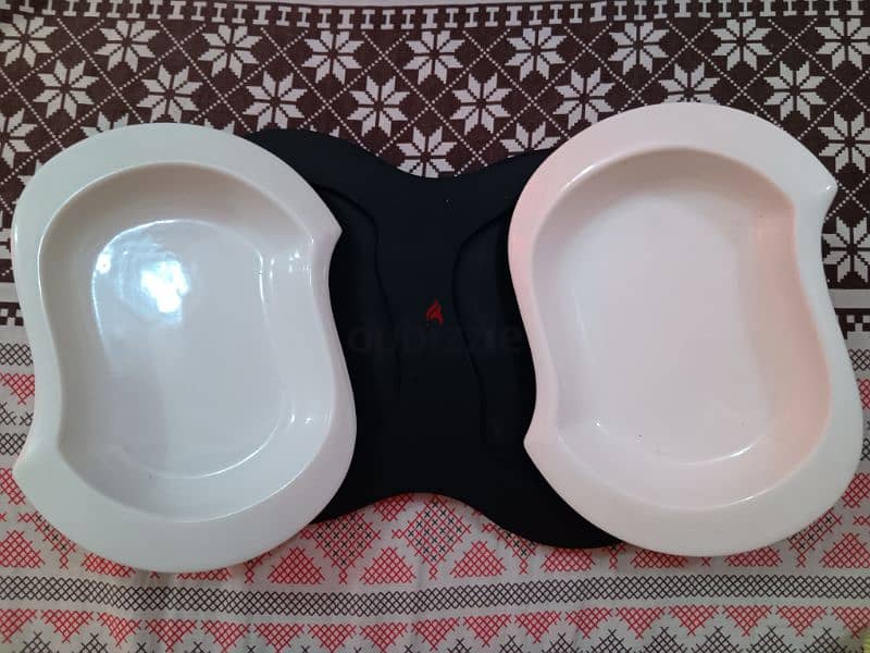 Victoria La Moda Assorted Ceramic 2 plates with Black base holder 0