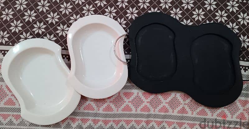Victoria La Moda Assorted Ceramic 2 plates with Black base holder 2