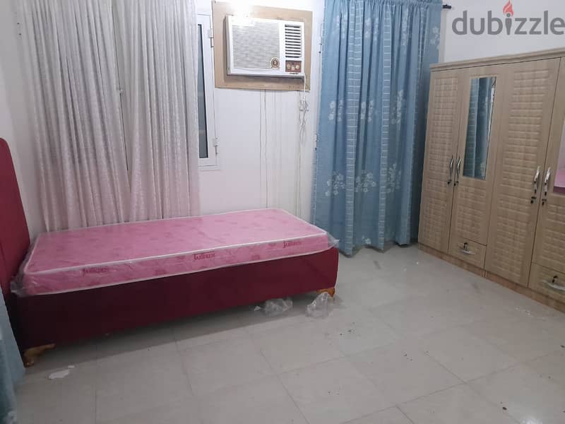 غرف للايجار بالخوض قريب السوق للأناث فقط room for rent for ladies 4