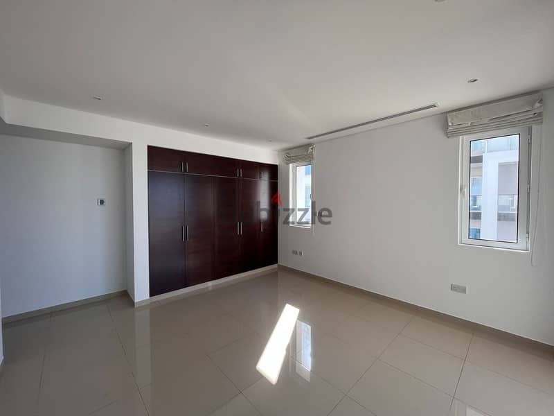 4 BR Incredible Apartment in Al Mouj for Rent 6