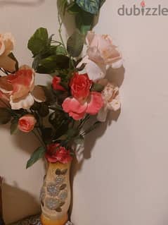 مزهريه معه الورد flower vase