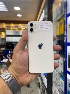 iphone 11 128gb used with shop waranty  15 days 0