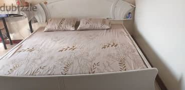 bed for urgent sale 0