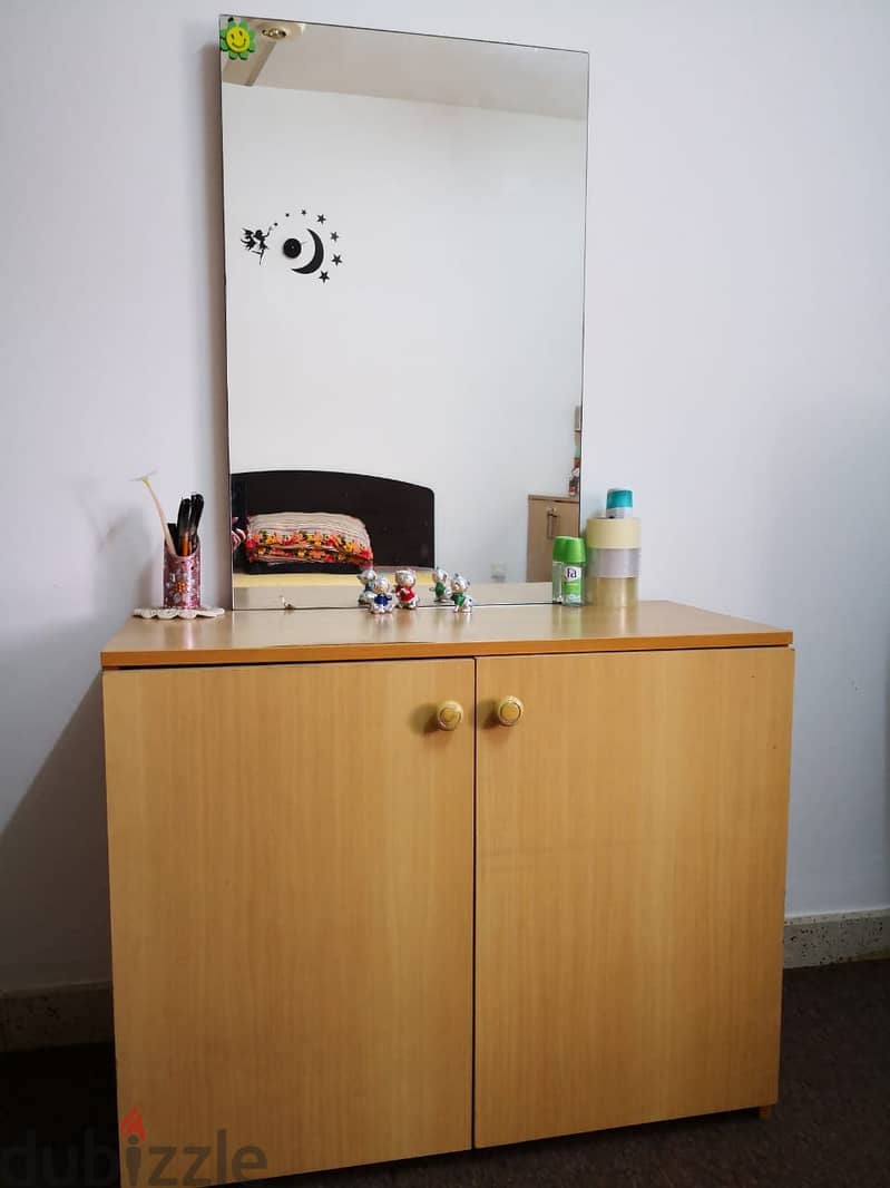 Side cupboard with mirror 0