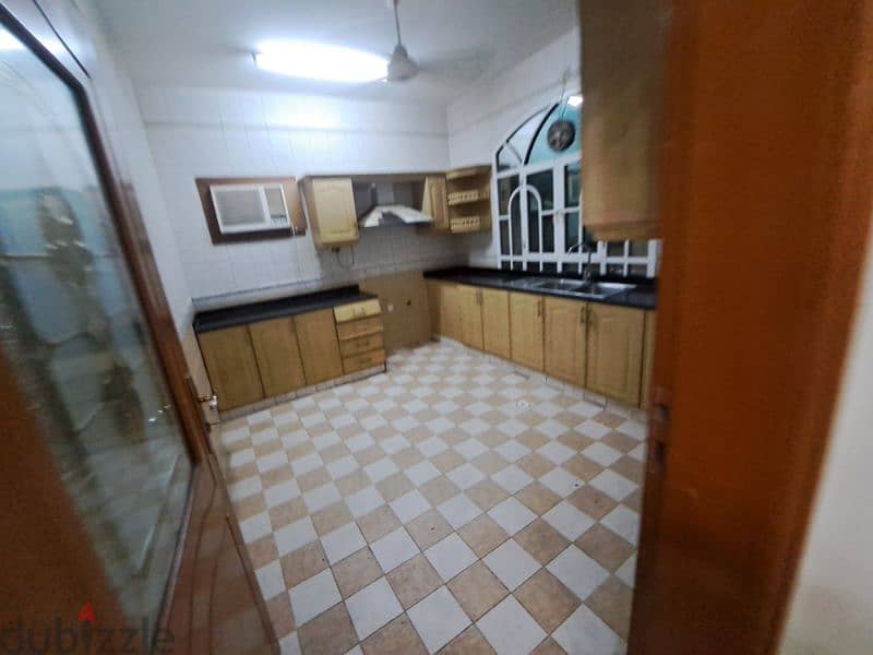 spacious  flat near Sultsn Centre 8