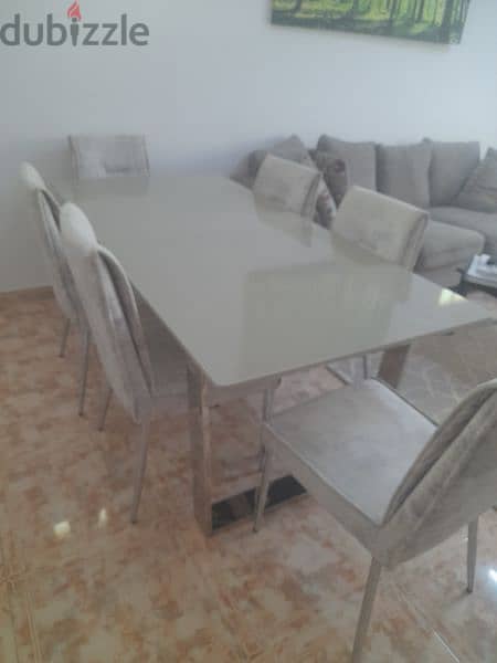 Dinning Table along with 6 Chairs 1