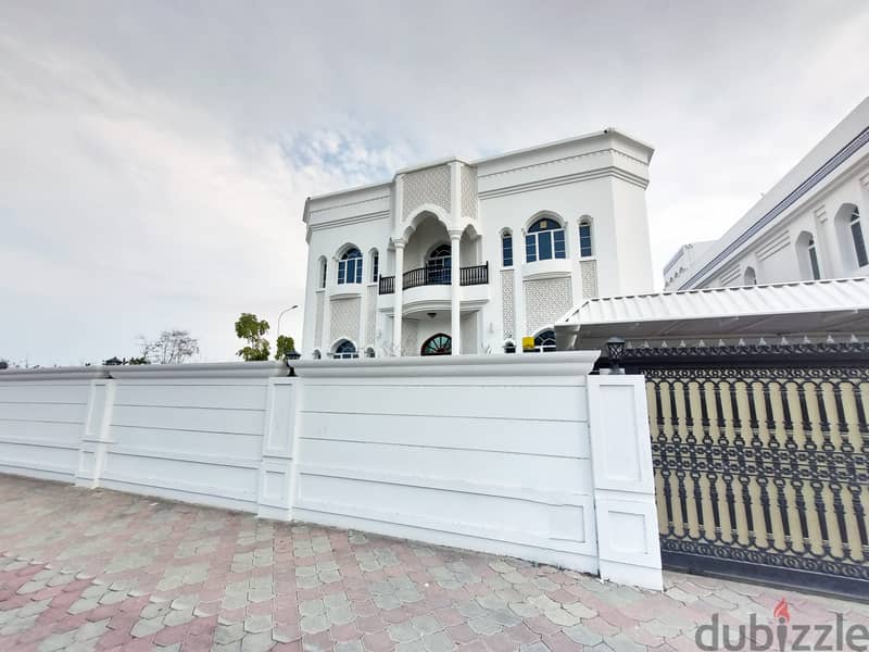 Luxurious 6 + 2 BHK Villa for Rent in Shatti Al Qurum PPV192 0