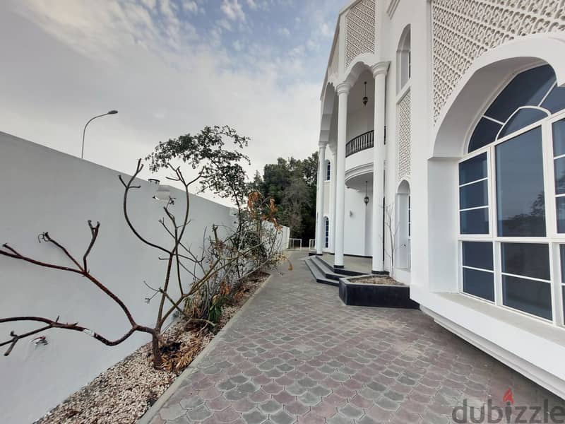Luxurious 6 + 2 BHK Villa for Rent in Shatti Al Qurum PPV192 3