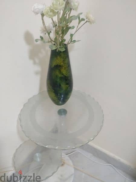 Table with vase 1