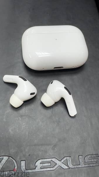 Original Apple AirPods Pro (2nd Gen) with MagSafe Charging Case 2