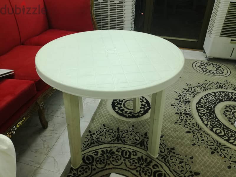 Rent plastic chairs 200 baisa only تأجير كراسي بلاستيك بـ ٢٠٠ بيسة فقط 2