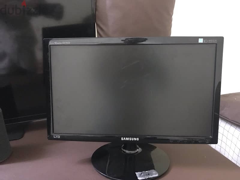 neat and clean very rare used Samsung 18.5”  led monitor with vga cabl 3